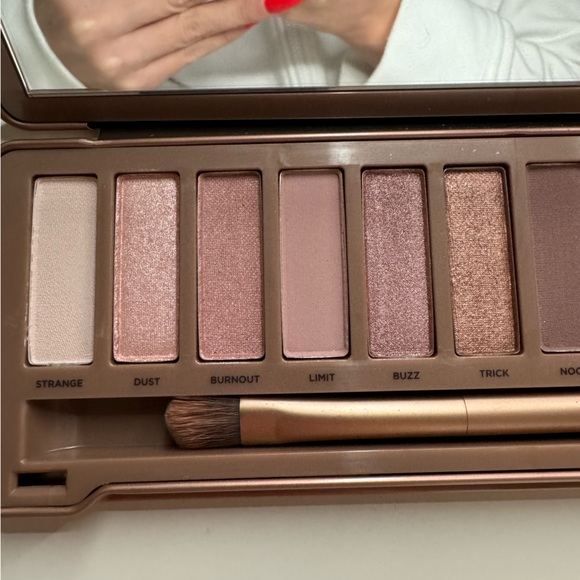 Naked3 Eyeshadow Palette - Picture 3 of 4
